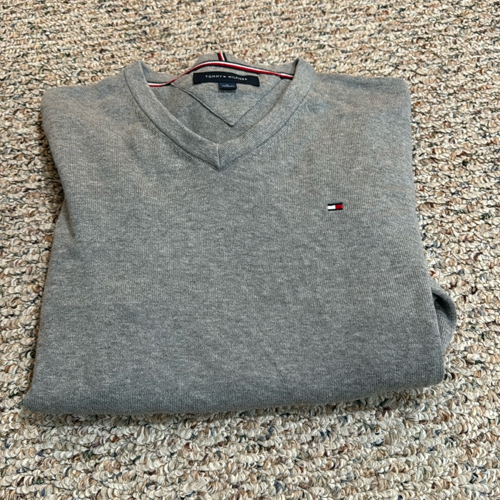 Tommy Hilfiger men’s pullover sweater size medium